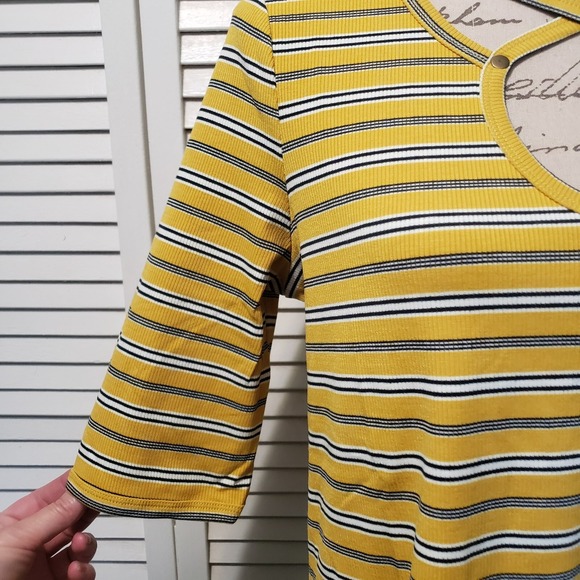 Doe & Rae Ribbed Knit Tunic Women's Medium Yellow Striped Keyhole Neck Pullover - Picture 3 of 11